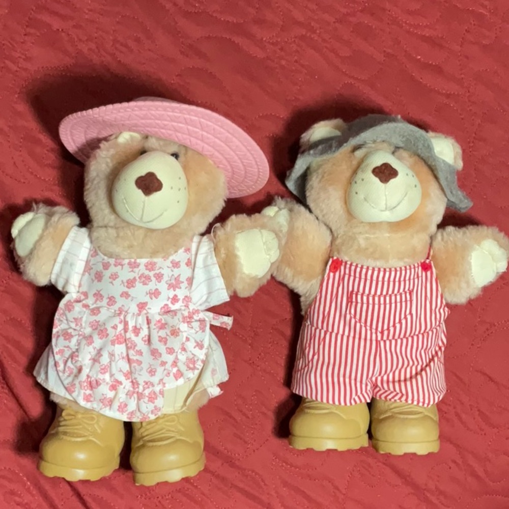 Vintage Furskin doll set girl missing ribbon, and boy missing handkerchief.